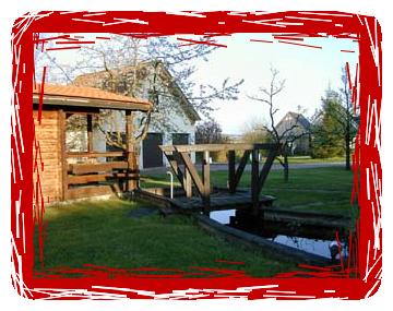 Gartenhuschen und Liegewiese
